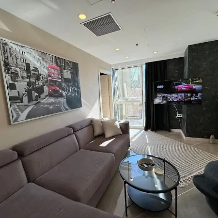 Luxurious And Comfortable Pool & Gym Apartmán